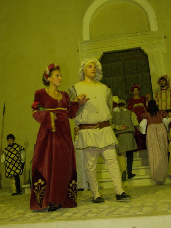 ilcastelloracconta64.jpg